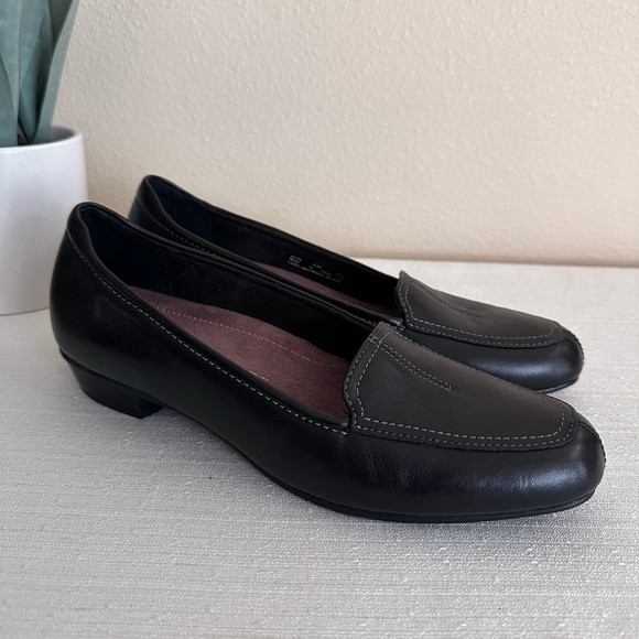 New Clarks Active Air Black Leather Stitched Loafers Women’s 8.5N - Picture 1 of 12